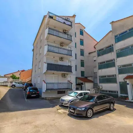 Apartman In 51197 *